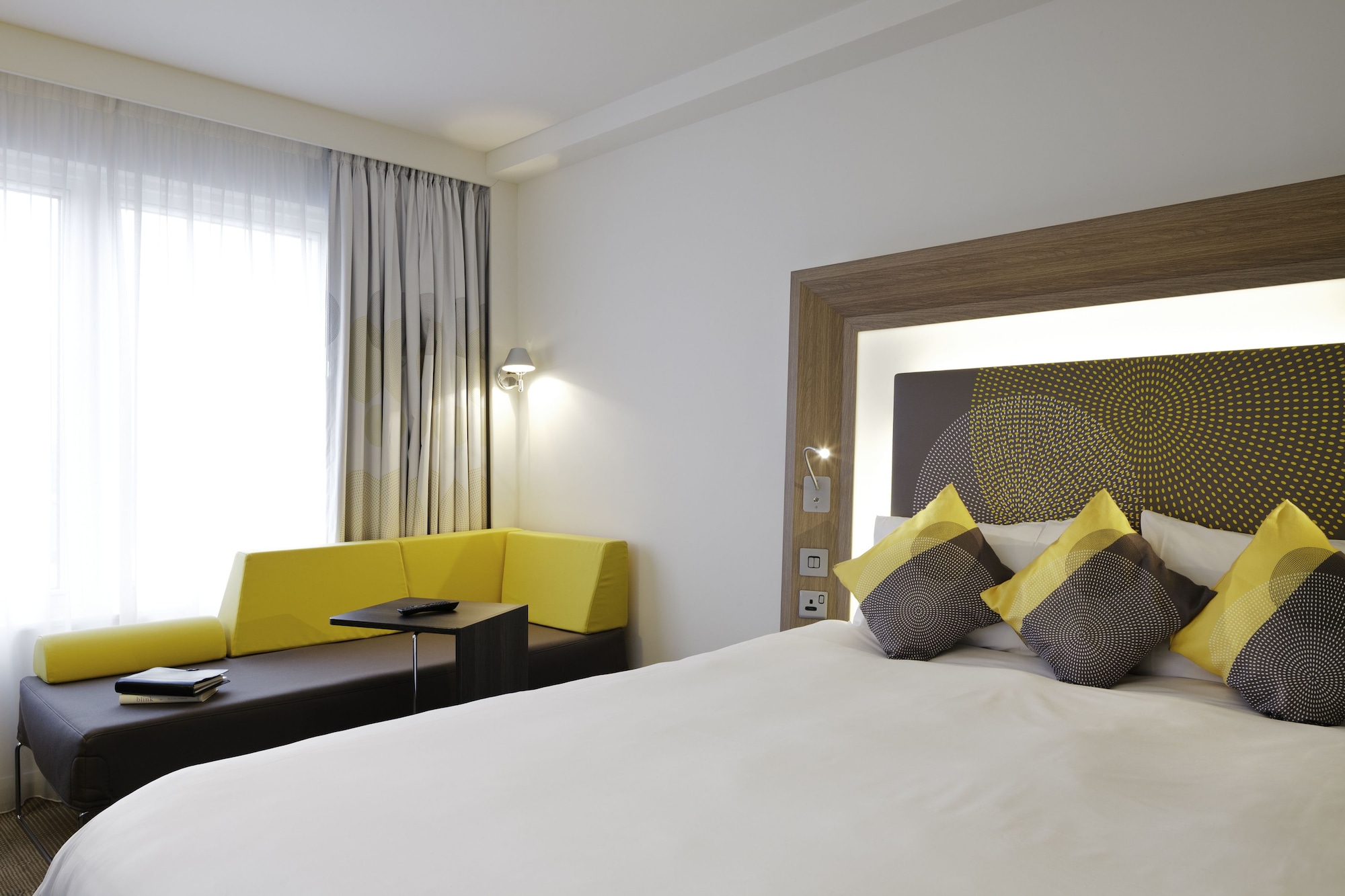 PREMIUM, SUPERIOR, QUEEN BED, SOFA