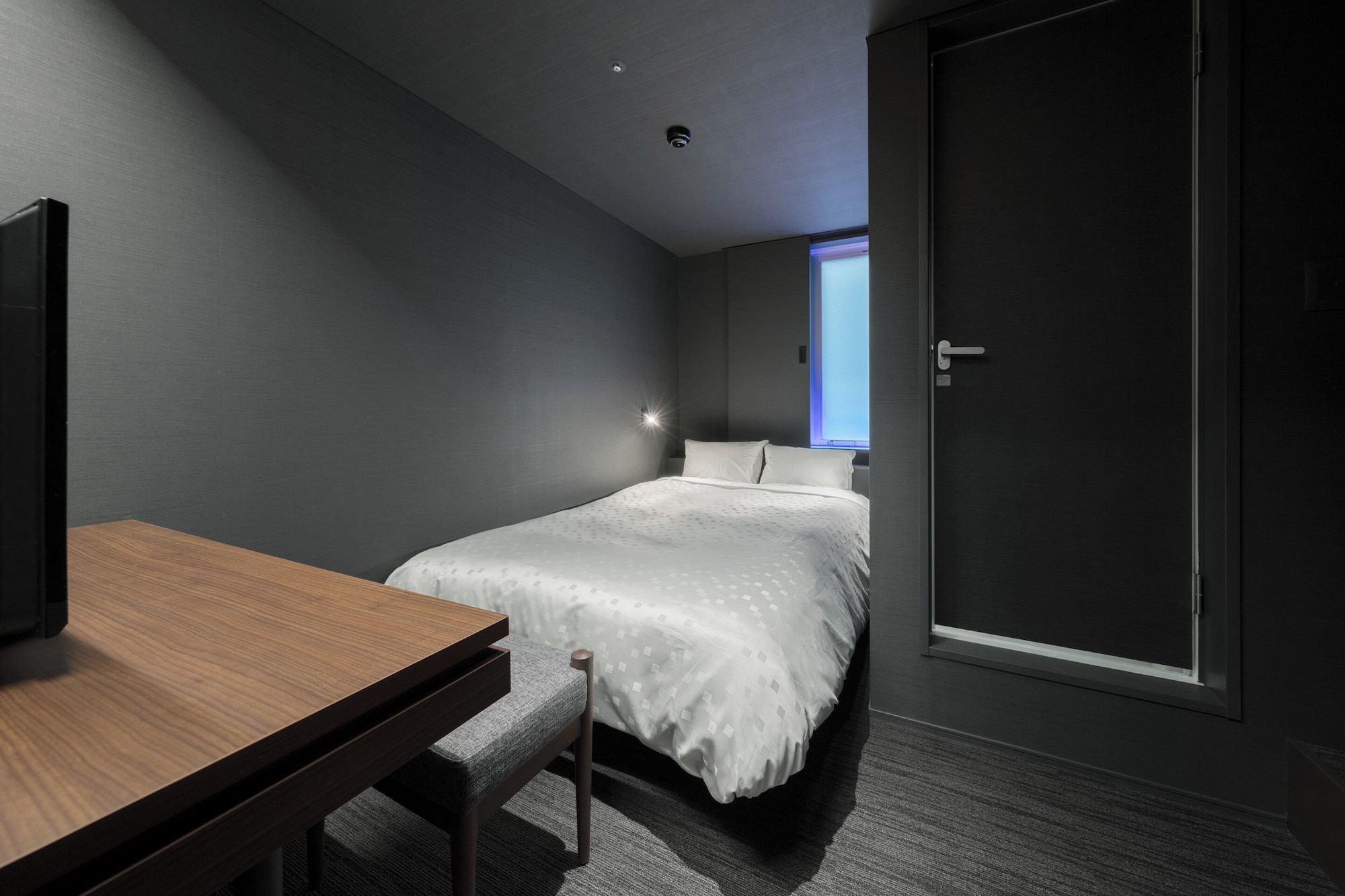 ROOM, DOUBLE BED
