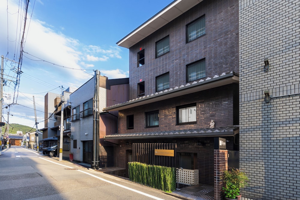 Rinn Sanjo Ohashi East 63/69