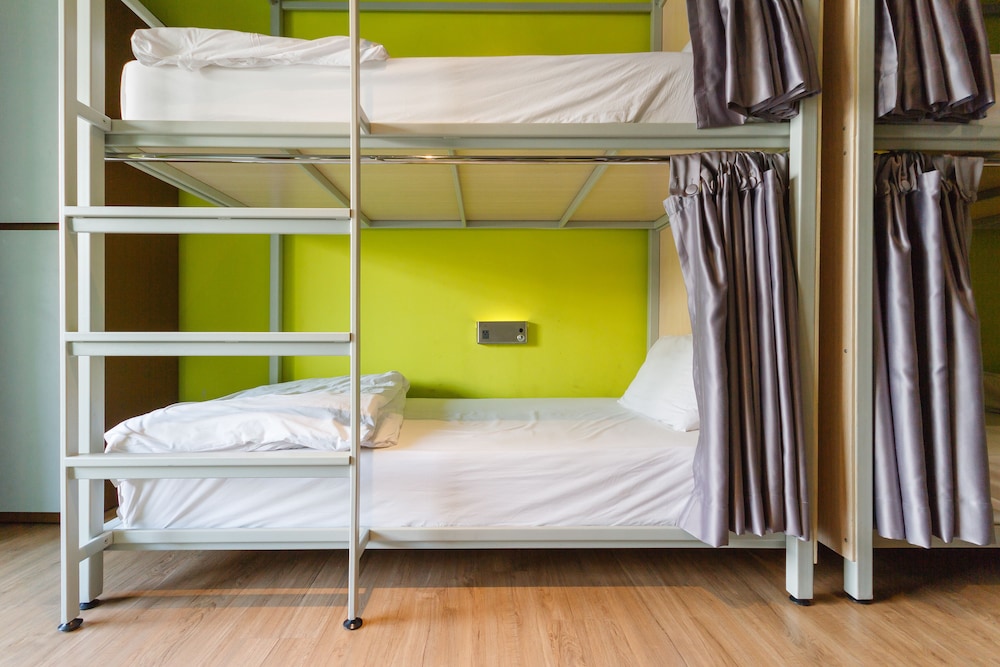 MIXED DORM, 8 BEDS