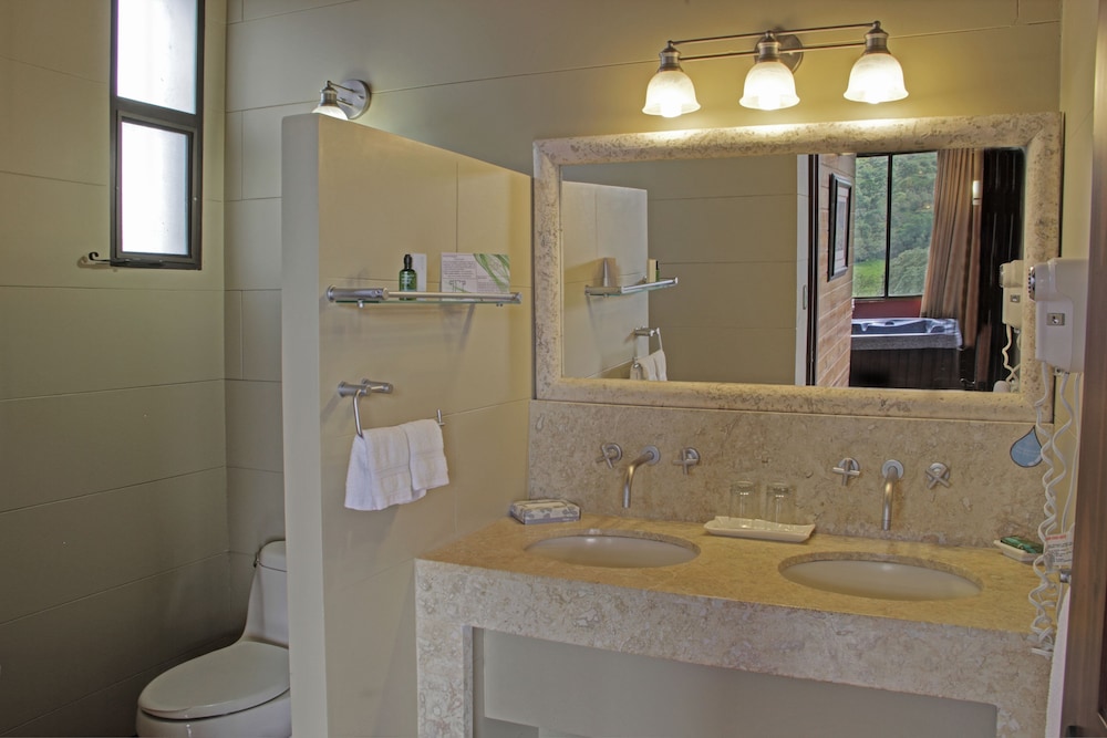 ARENAL KIORO SUITES AND SPA 16/71