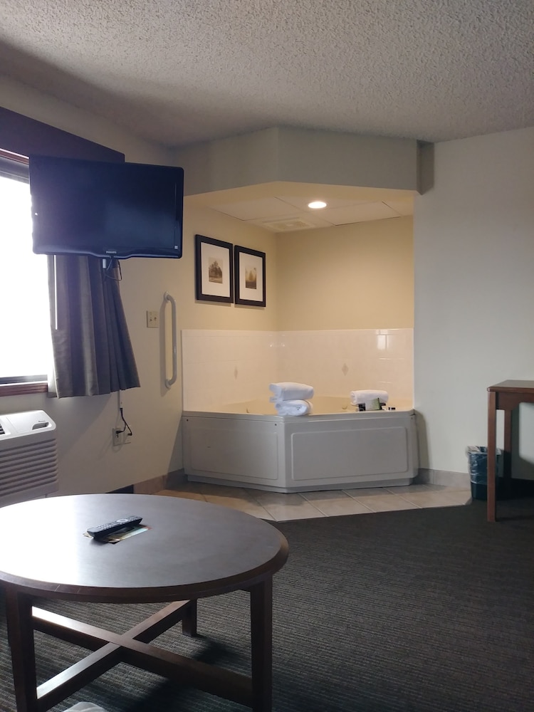 AmericInn by Wyndham Windsor Ft. Collins 4/62