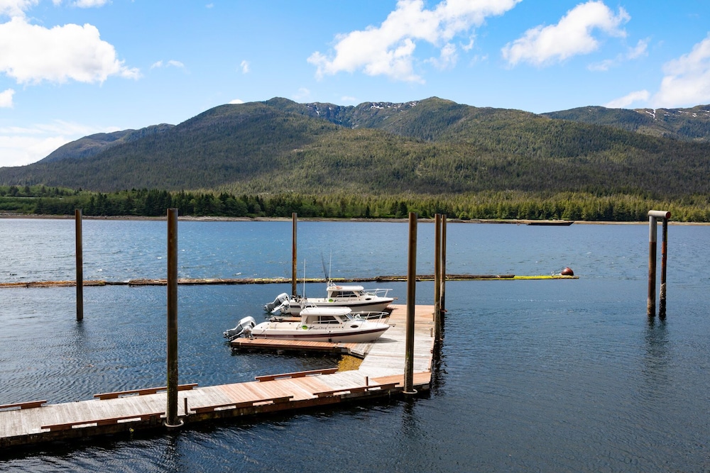 The Ketch Inn and Marina 55/65