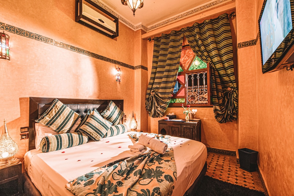 Riad Mabrouk 33/50