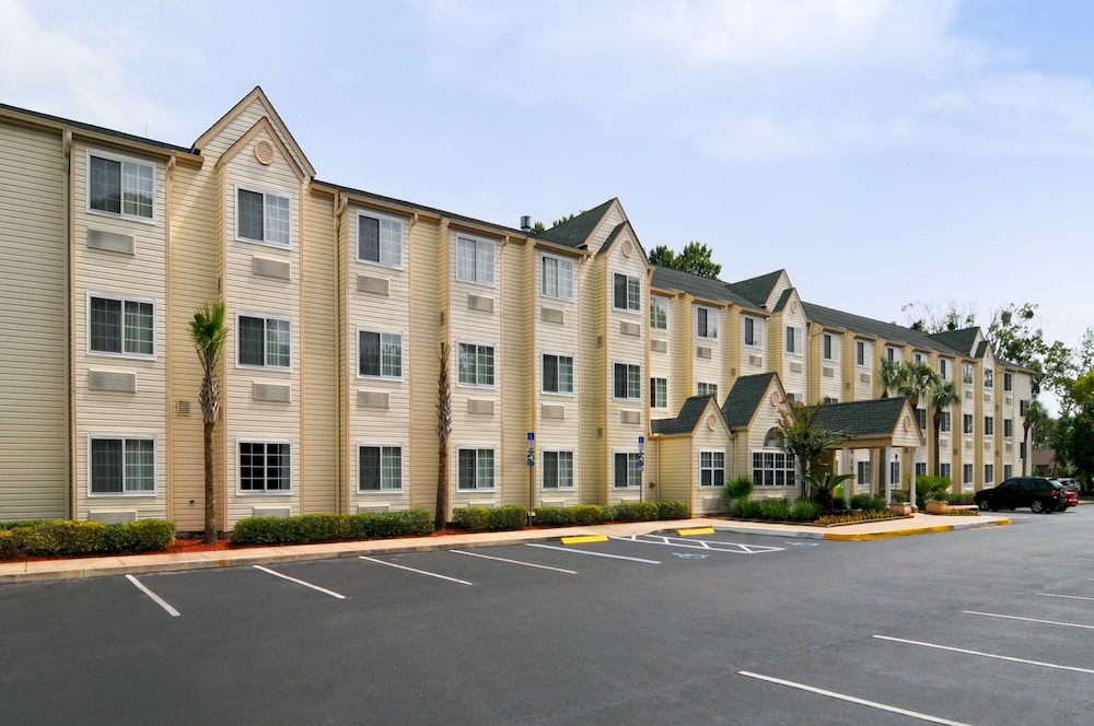 Hometown Inn Suites Jacksonville Butler Blvd Southpoint 34/39