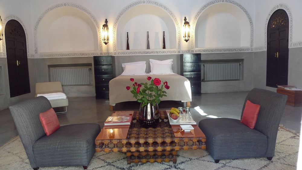 Riad 72 49/76