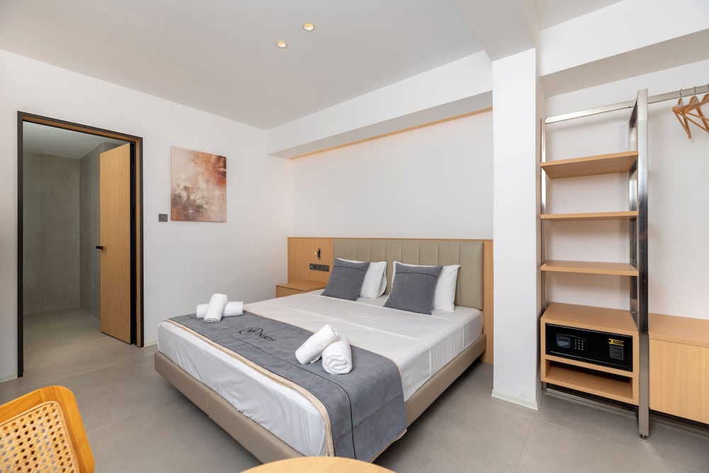 DELUXE, DOUBLE BED