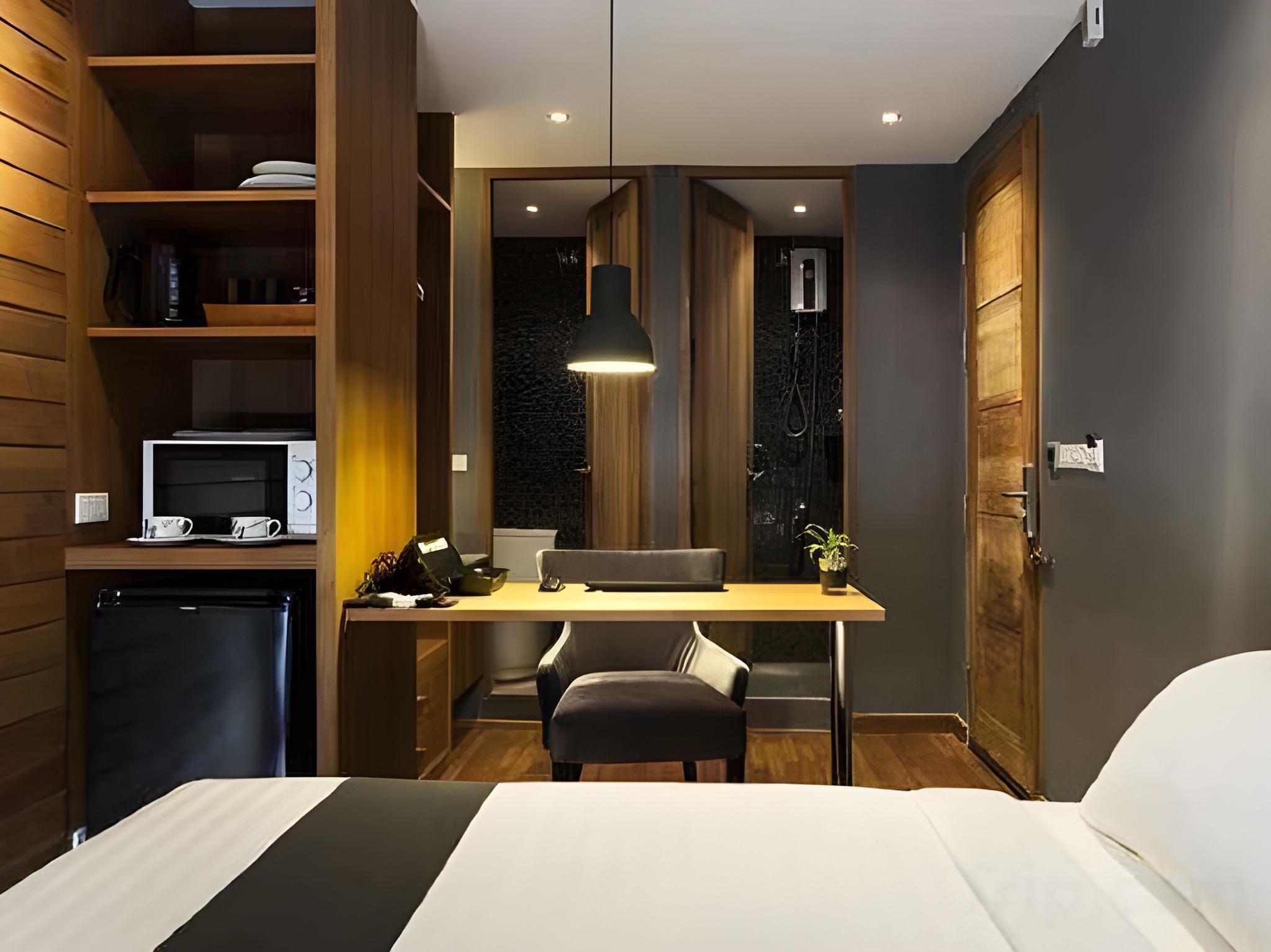 DELUXE, KITCHENETTE