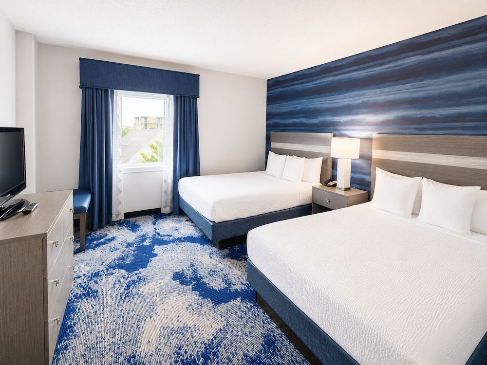Suite, 2 Queen Beds, Sofa, North Wing