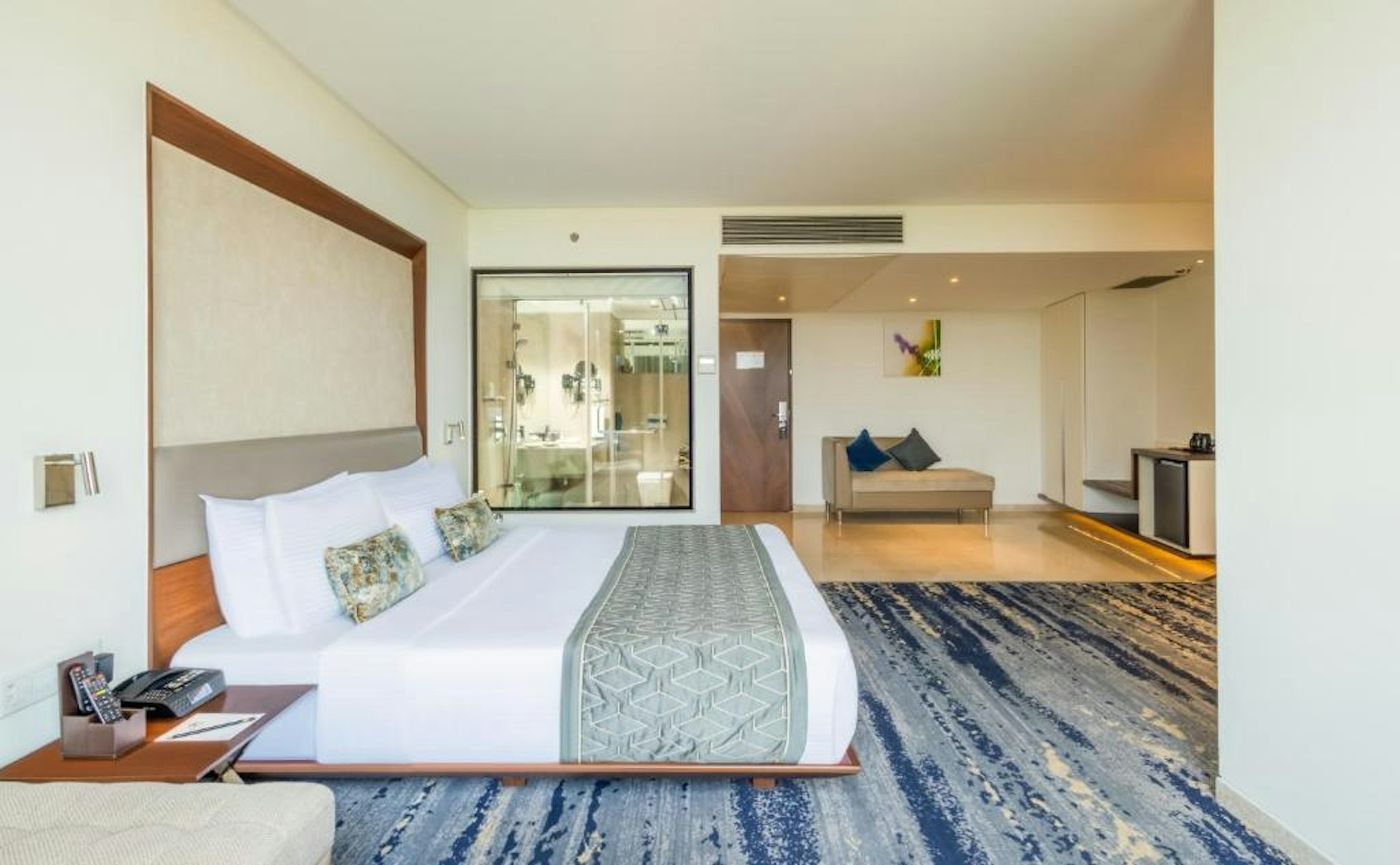 EXECUTIVE, SUITE