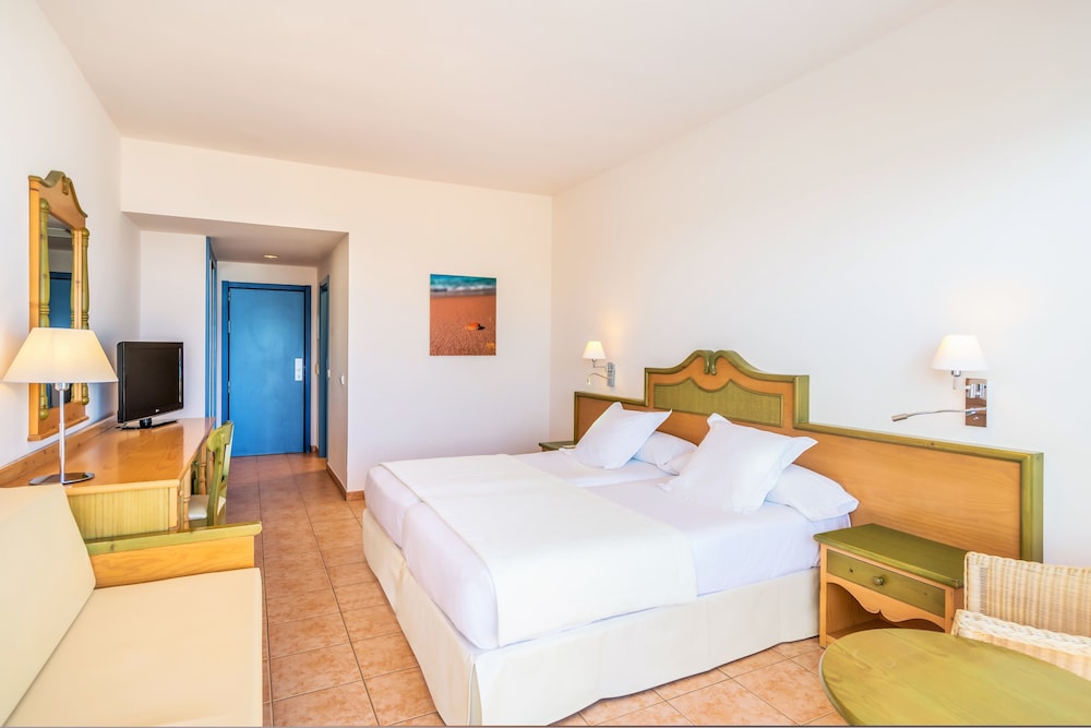 Iberostar Waves Playa Gaviotas 9/50