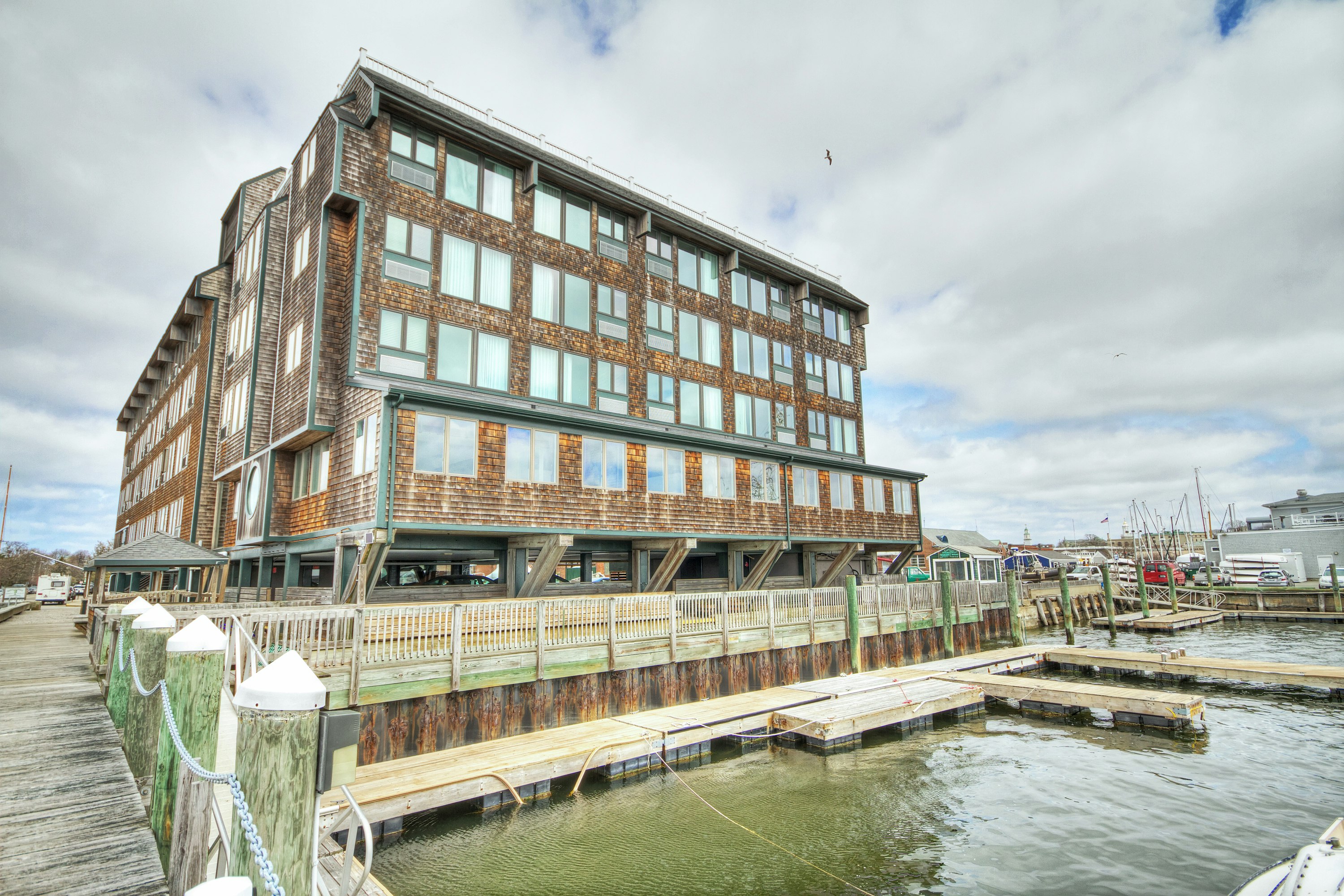 Club Wyndham Inn on Long Wharf 61/64