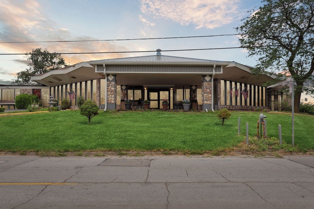 Days Inn by Wyndham Toledo 1/37