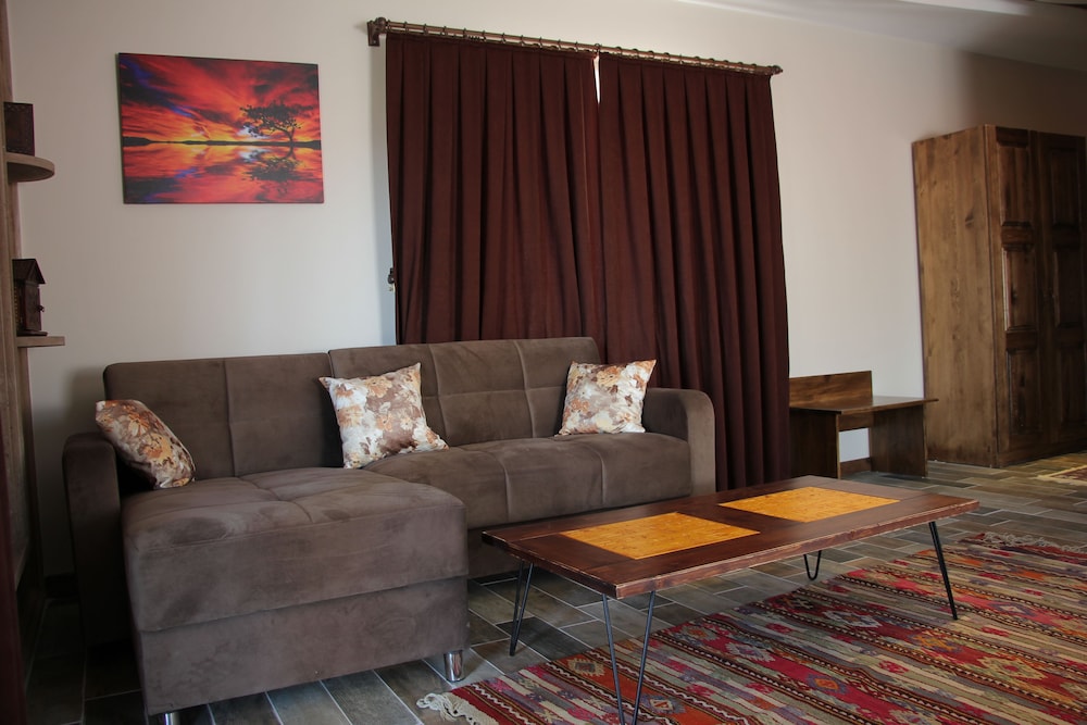 El Nazar Stone Suite 38/50