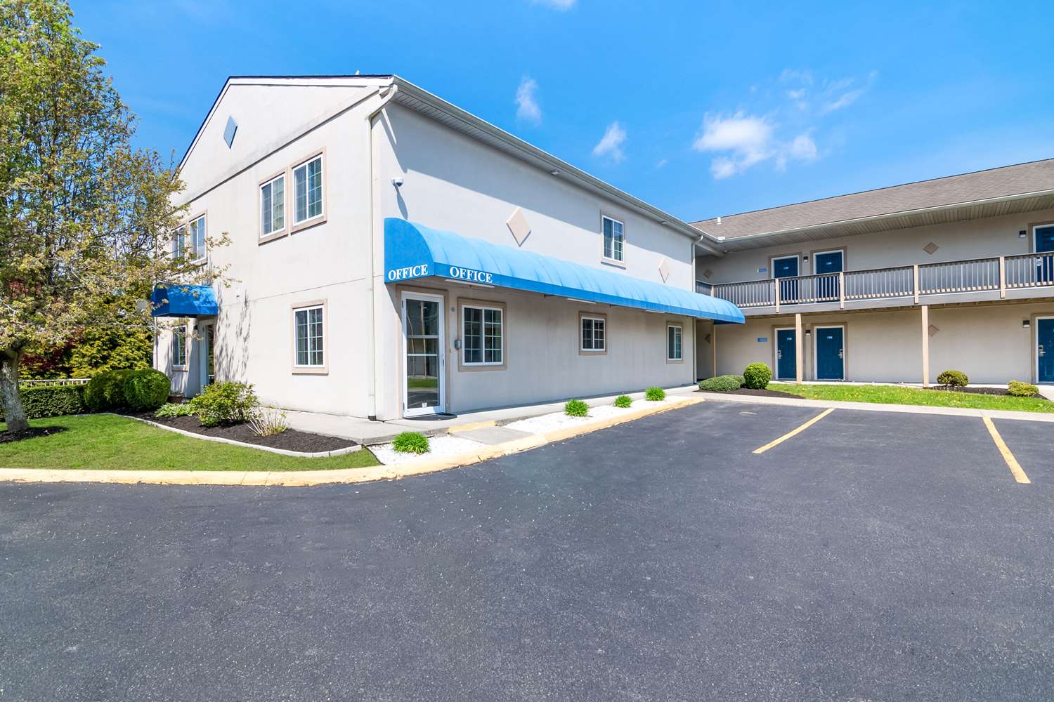 Econo Lodge Bethel CT 15/16