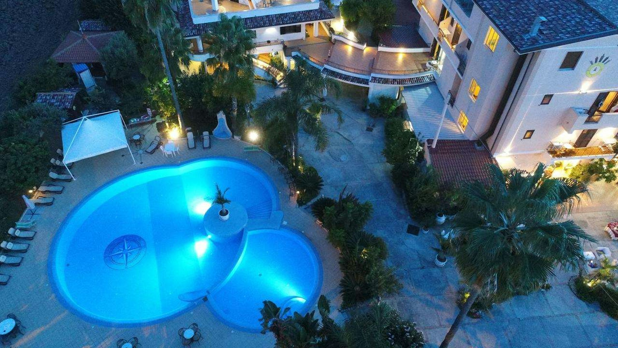 La Bussola Hotel 19/21