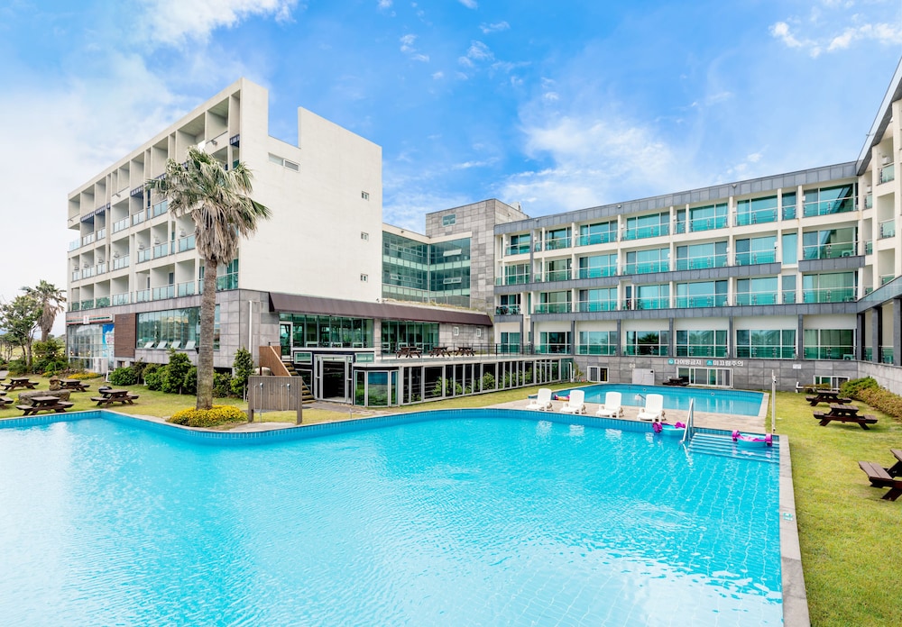 The Four Graces Resort 3/28