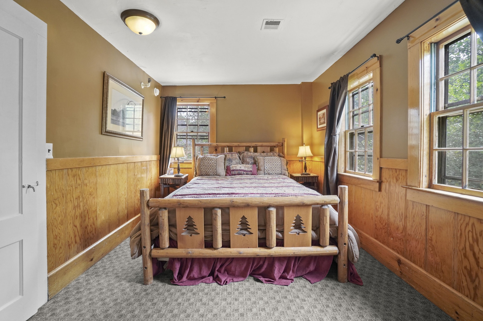 Petite, Queen Bed