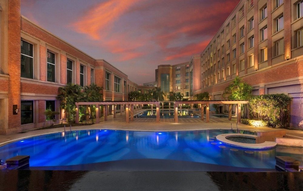 Nirvana Luxury Hotel Ludhiana 25/27