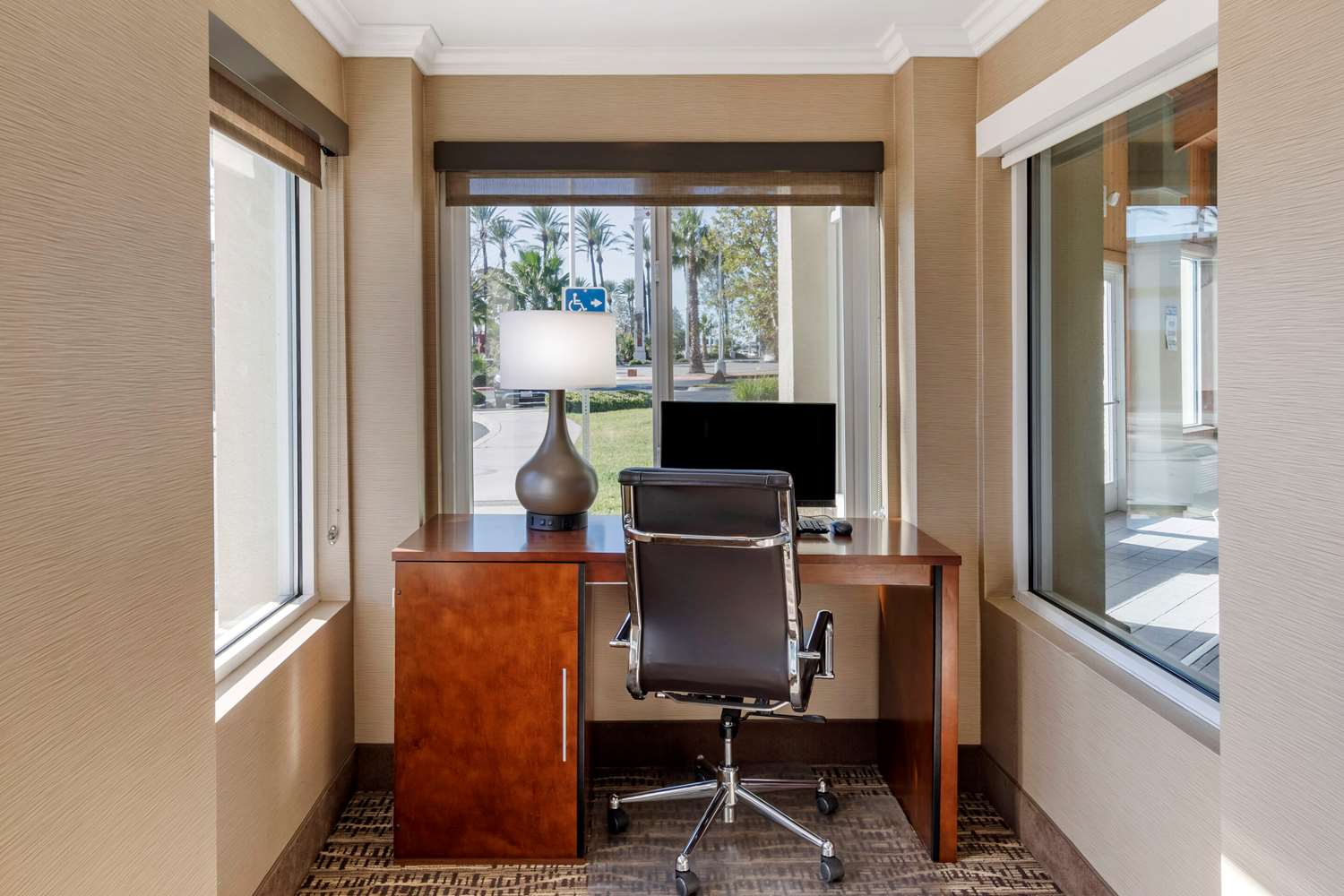 Comfort Inn Fontana, CA 24/26