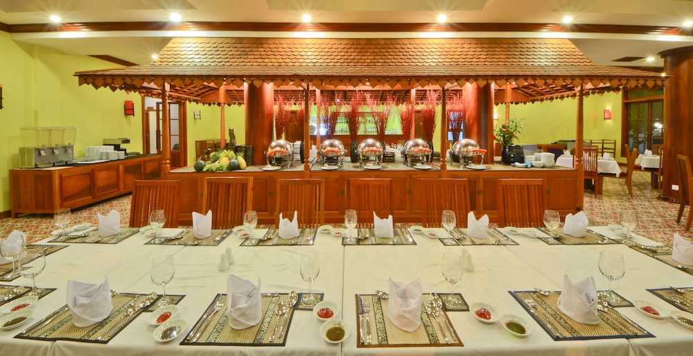 Royal Crown Hotel & Spa 61/70