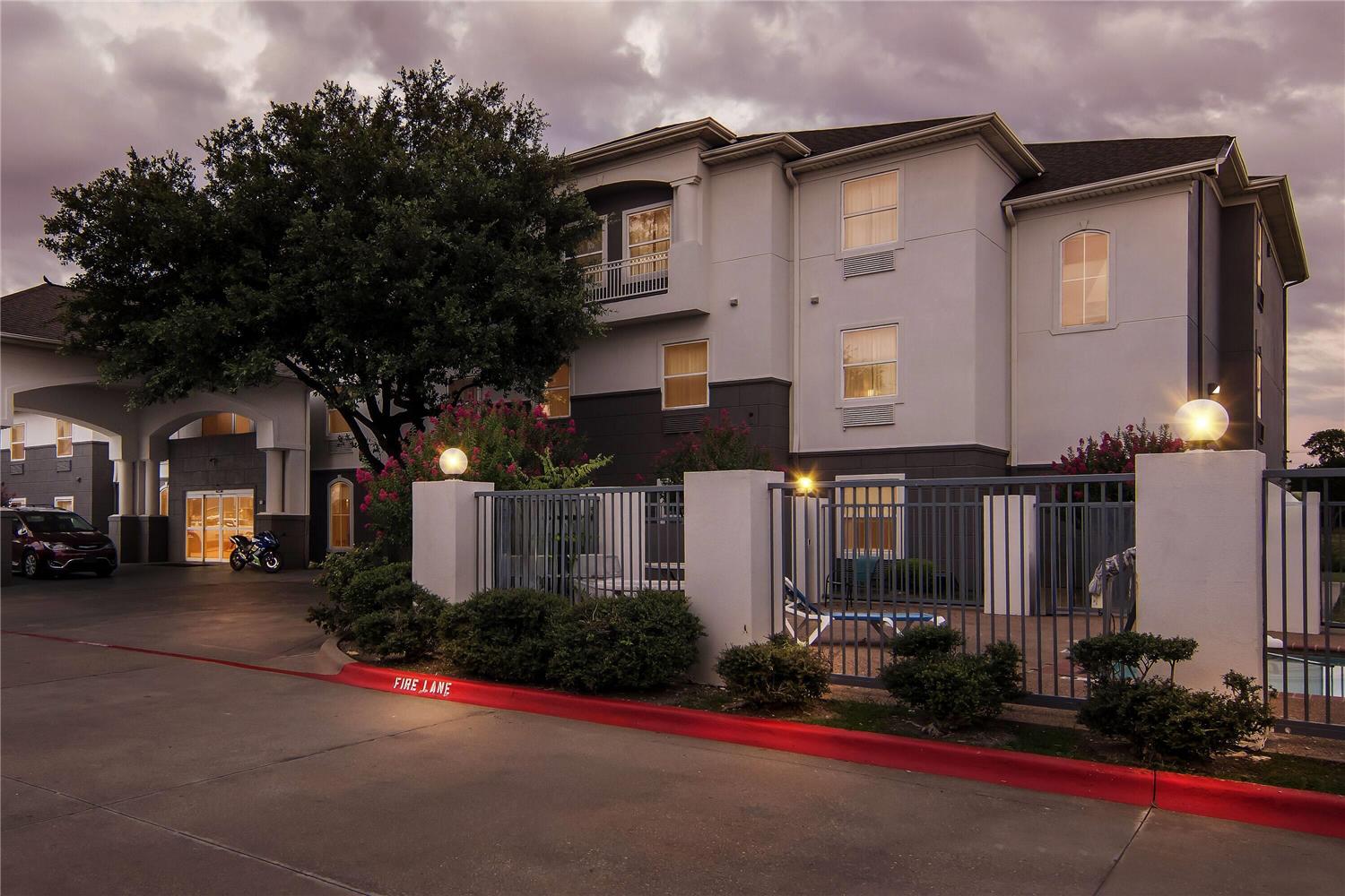 Super 8 by Wyndham Fort Worth Stockyards 2/30