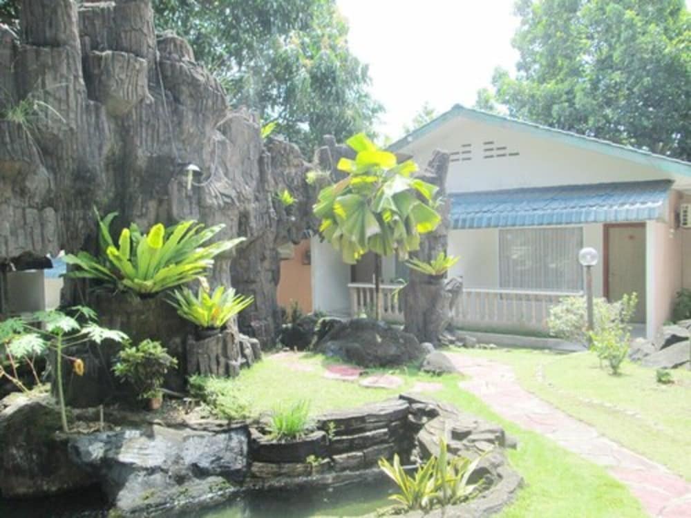 Pelangi Hotel 6/51