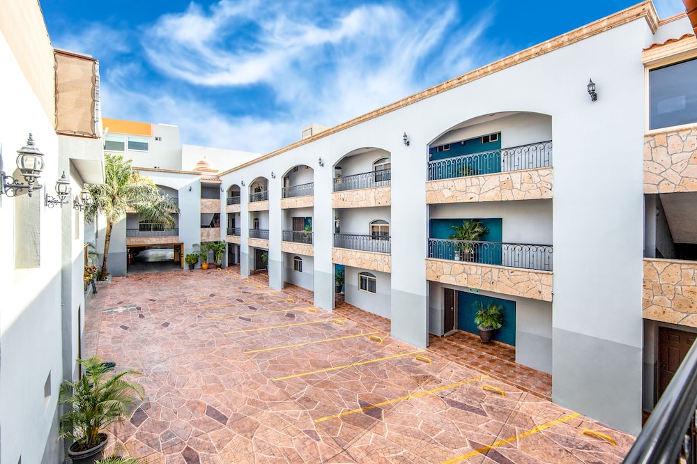 InHouse Culiacan (ex. Monterreal Hotel) 6/74