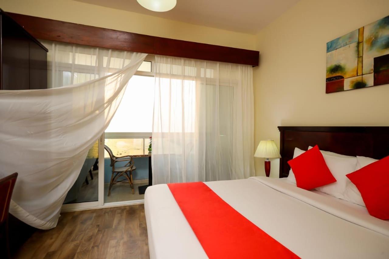 غرفة ديلوكس بسرير كينج بإطلالة على البحر بشرفة، Mermaid Beach Hotel 3/10