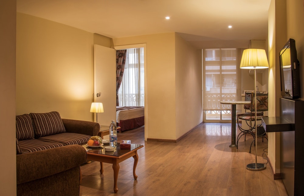Bella Riva Suite Hotel 45/59