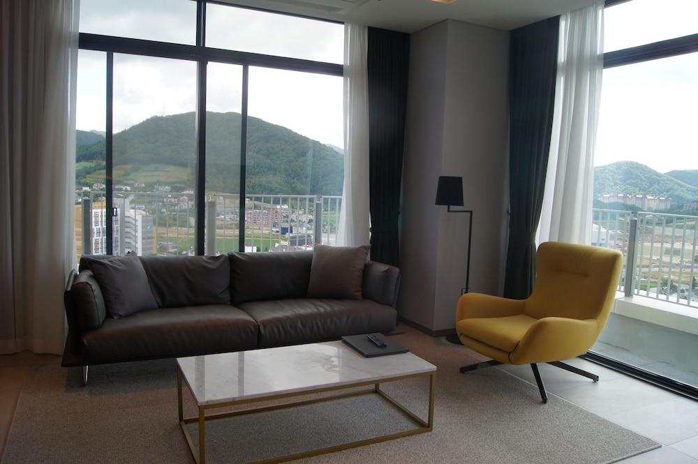 AM HOTEL 29/44