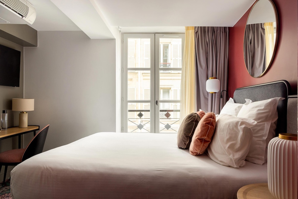 ROOM, SMALL