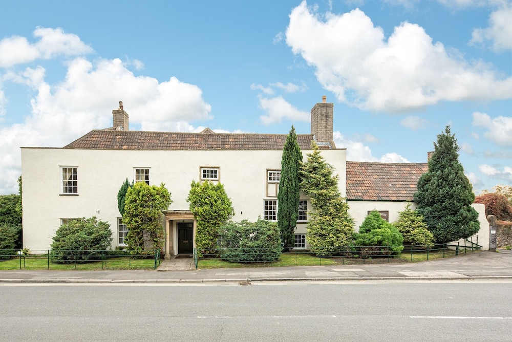 Compton House - Guest House 2/25