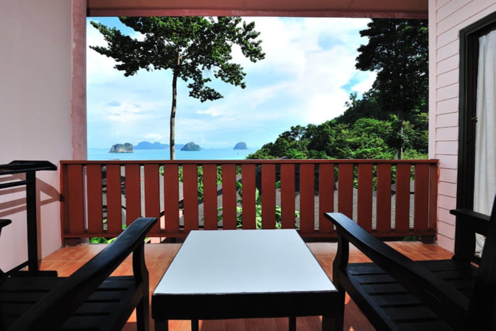 Koh Ngai Cliff Beach Resort 13/61