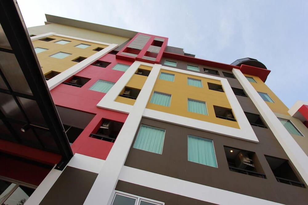 Trendy Hotel 2/44