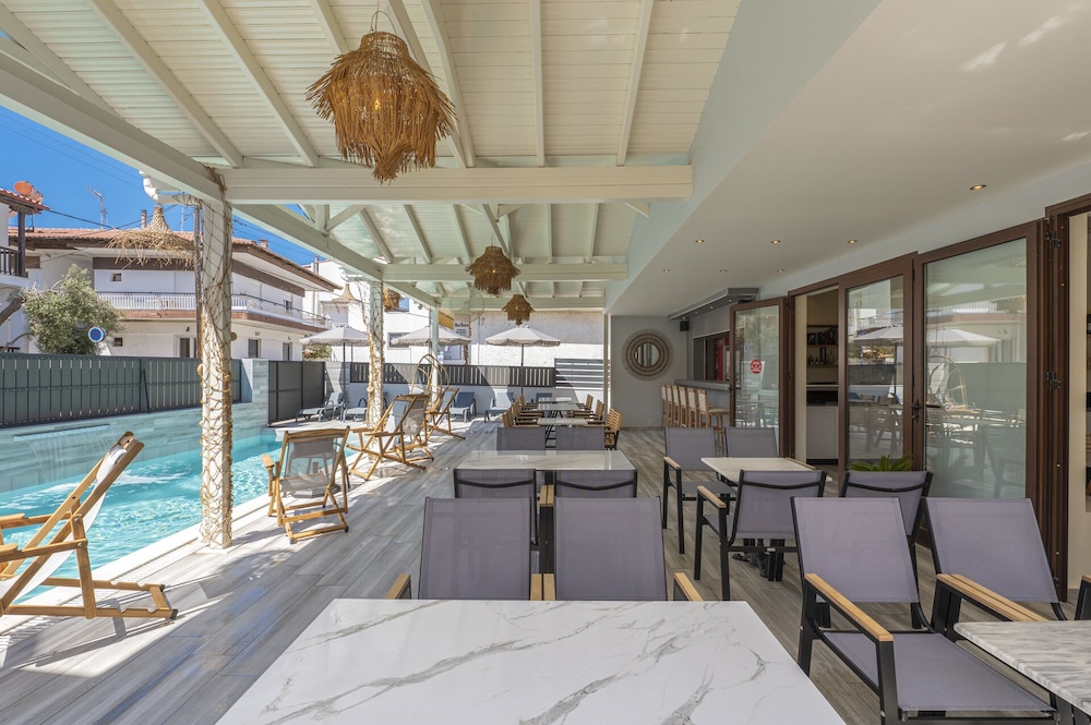 Adonis Hotel 28/35