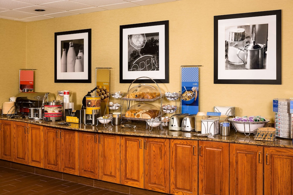 HAMPTON INN COLUMBIA 35/46
