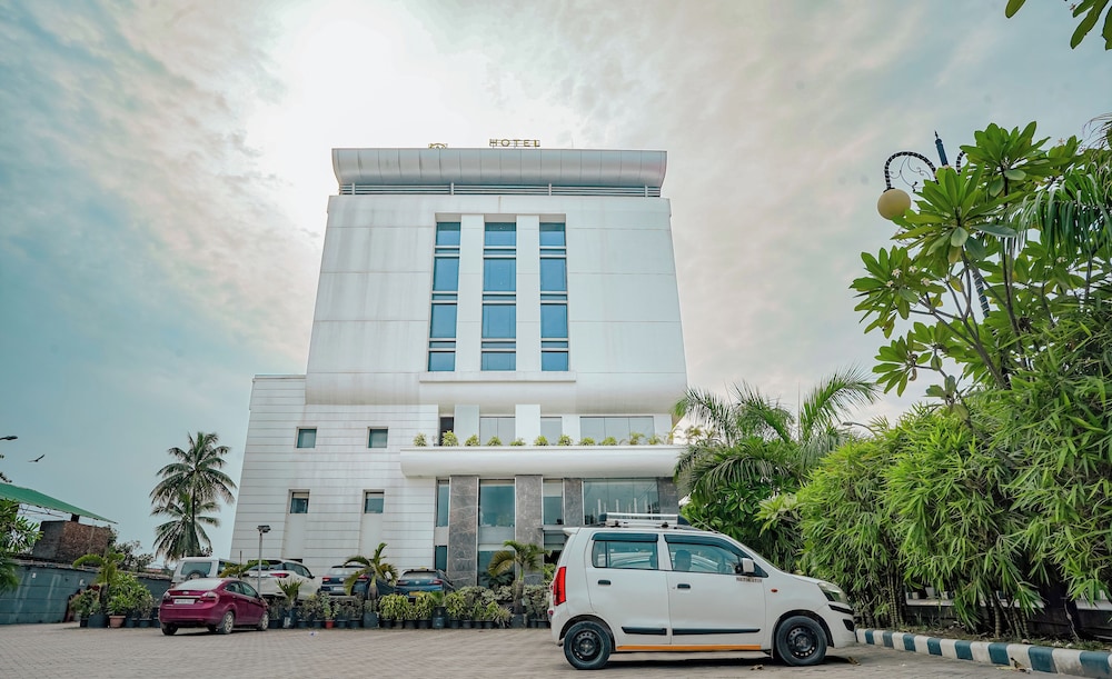 Hotel Saffron Crest 1/40