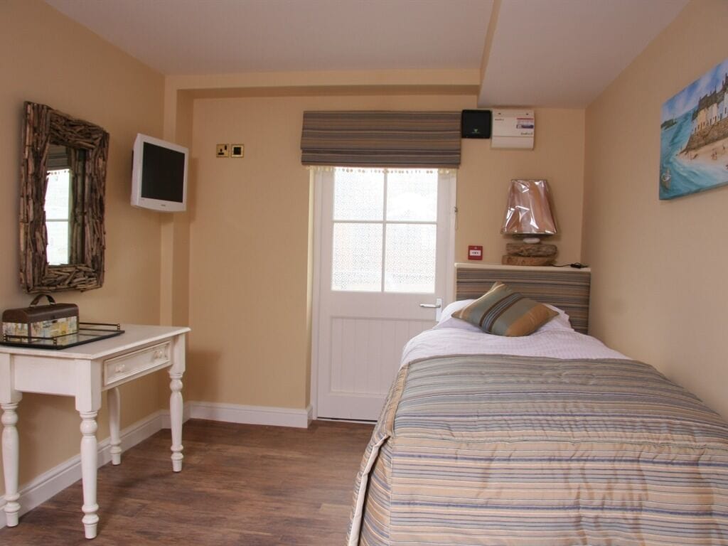 Beach Style, Standard, Twin Beds
