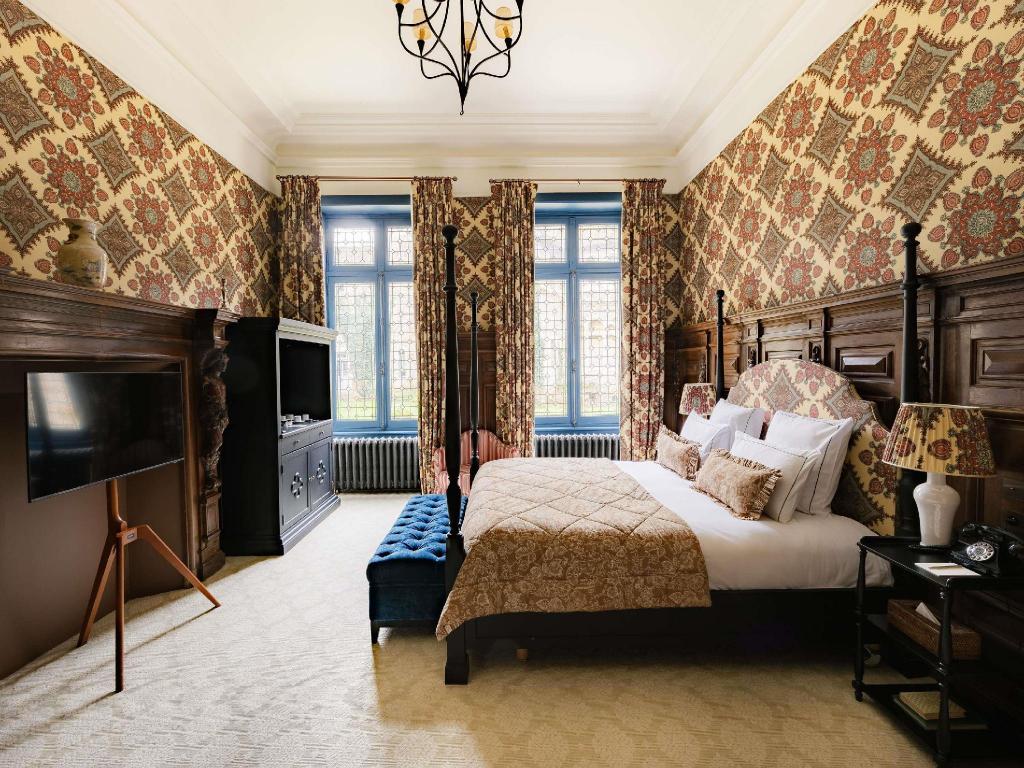 King Bed, Estate or the Estate View