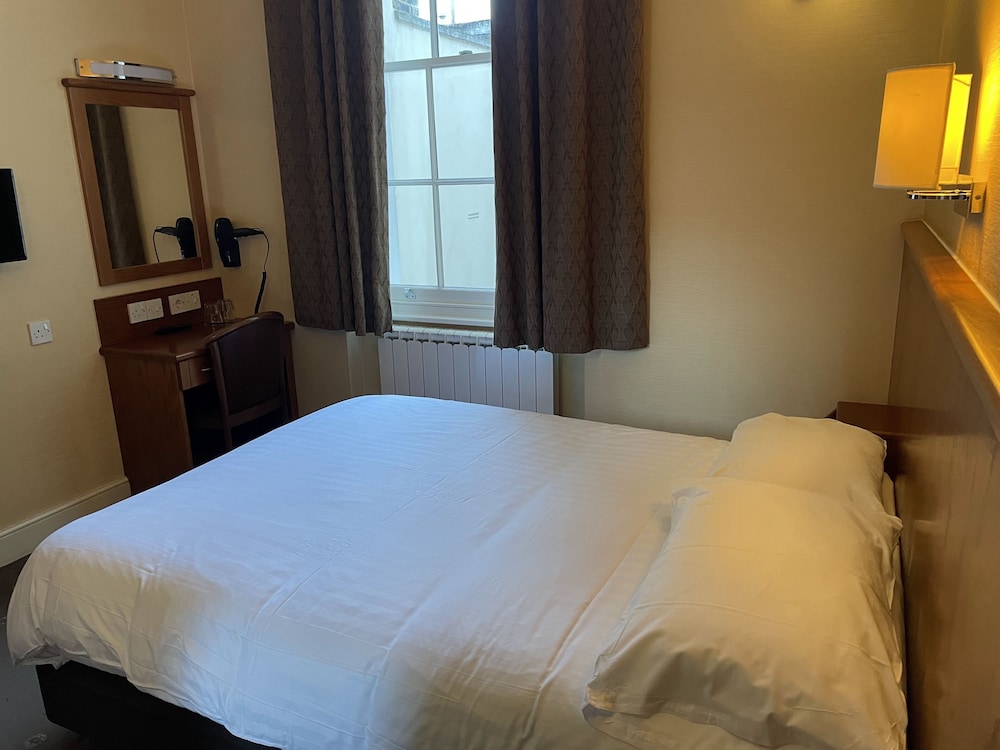 Orchard Hotel 24/41