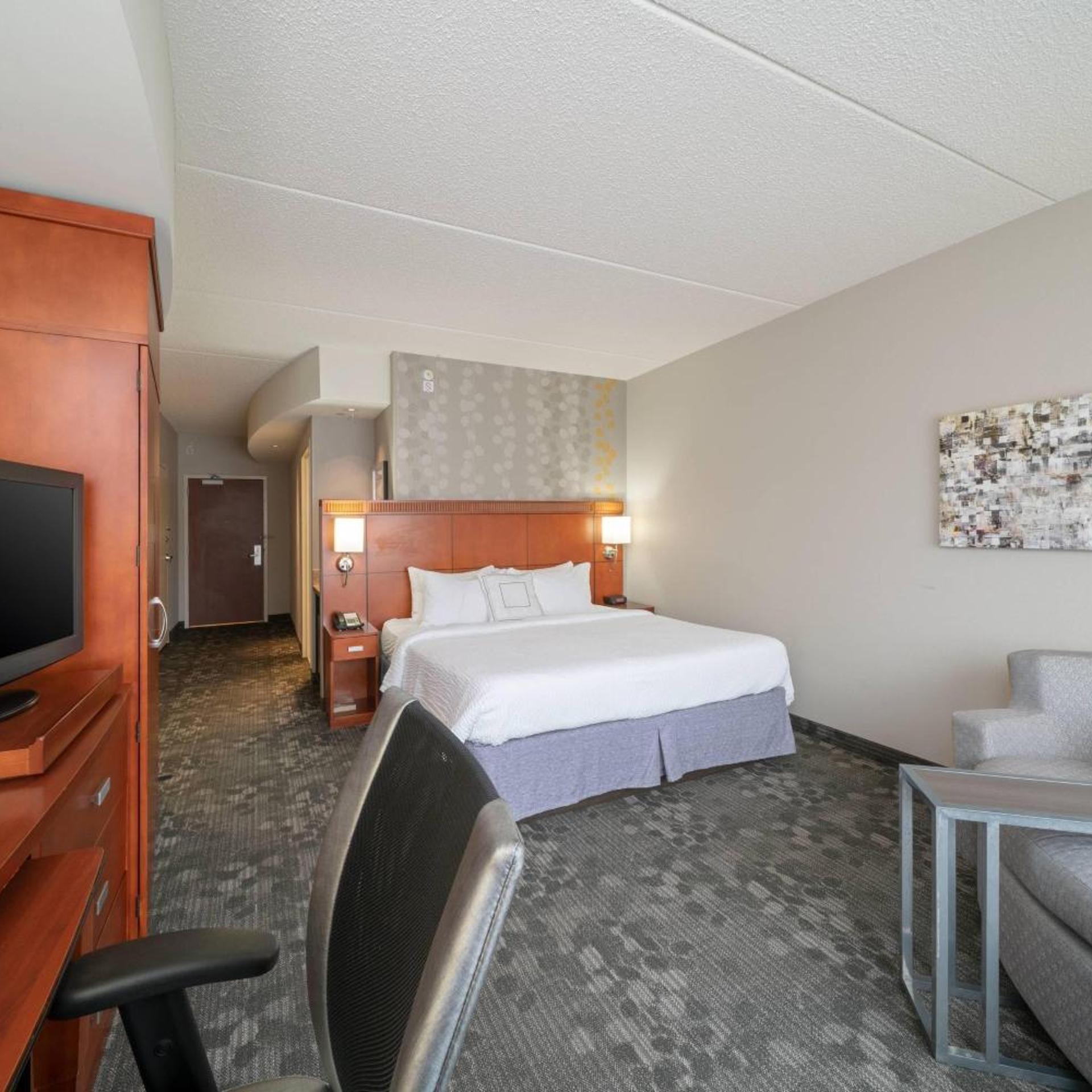 Room, King Bed, Bathtub, Accessible