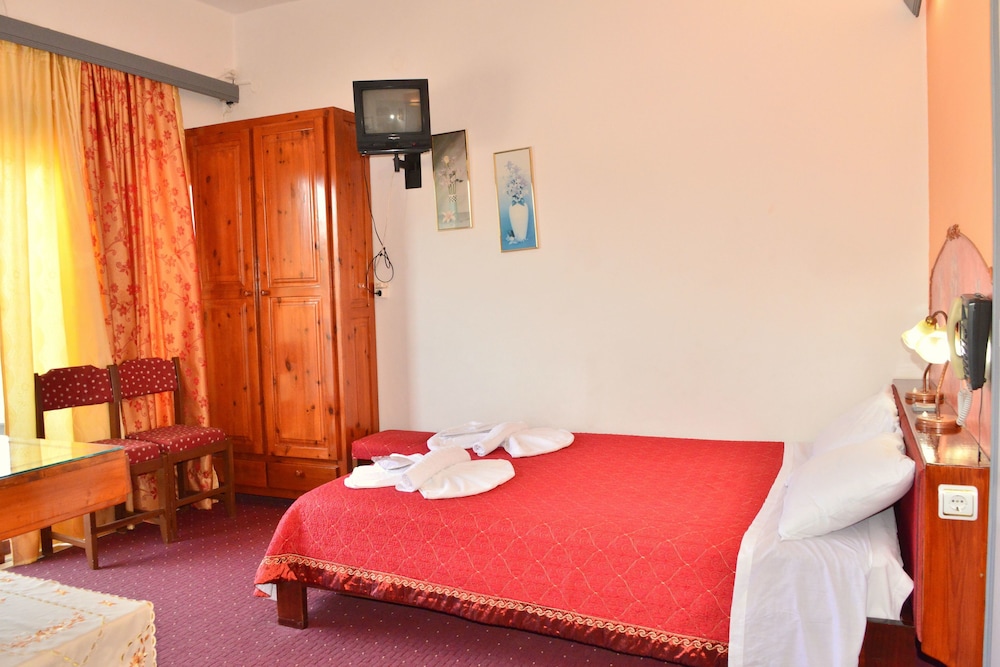 ROOM, SINGLE