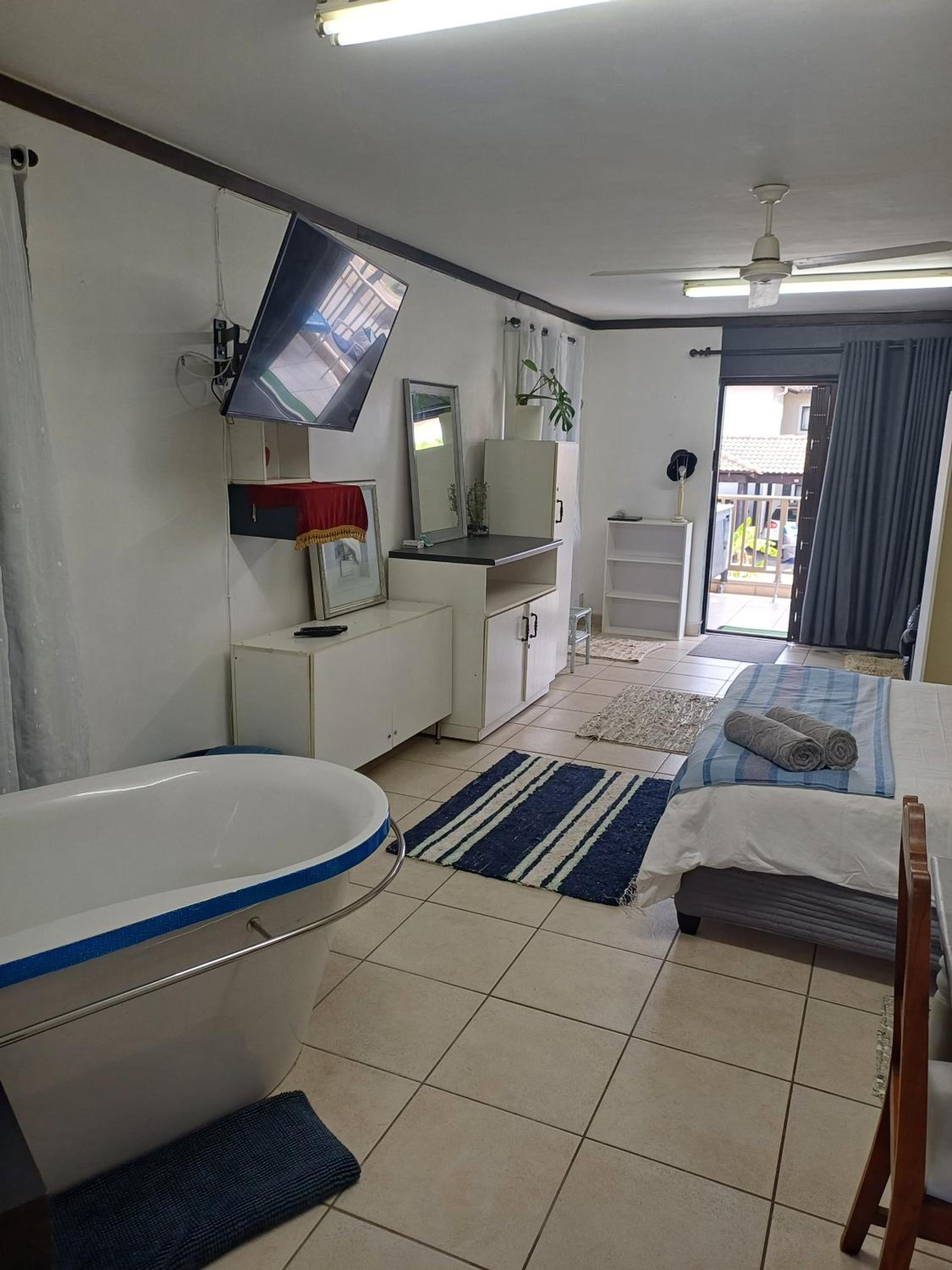 Santini Lace Self Catering 18/29