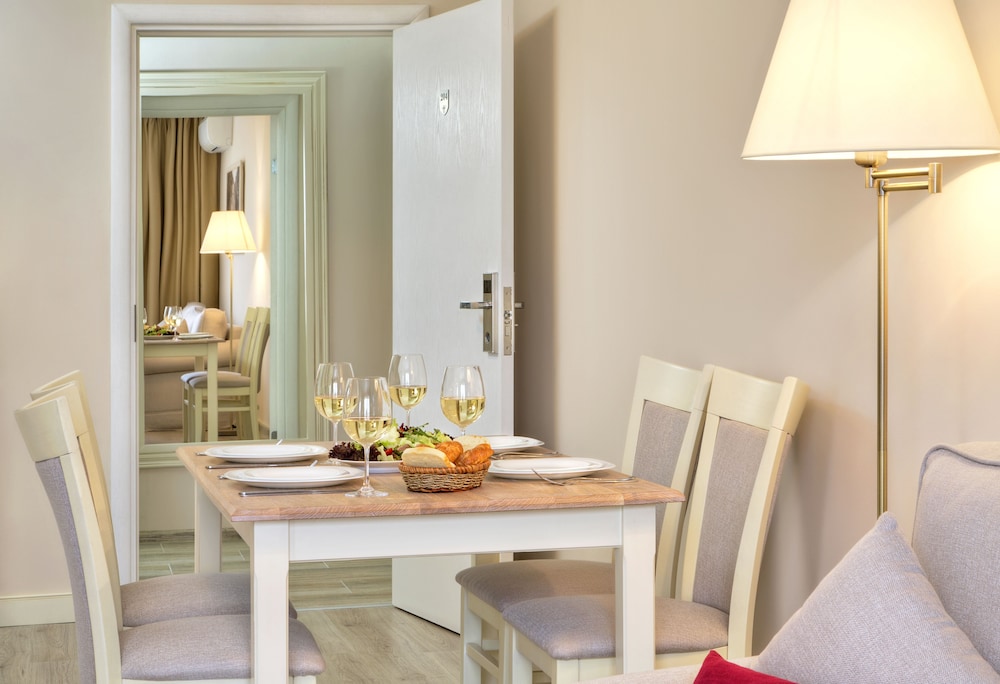 White Rock Castle Suite Hotel & Spa 17/47