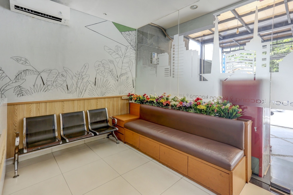 OYO 90056 Wisma Kebon Kacang 9 17/20