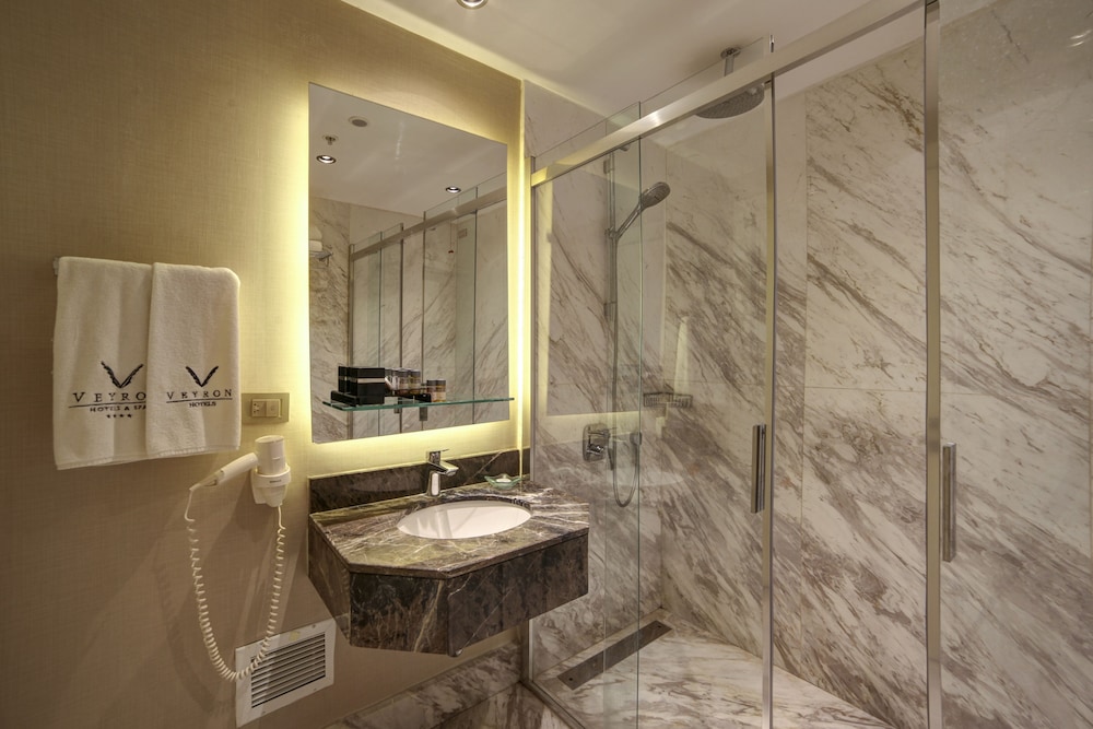 Veyron Hotels Spa 63/64