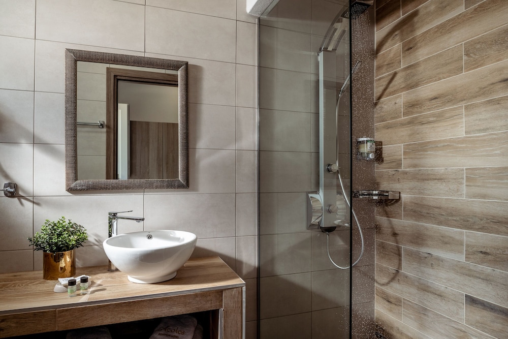 Aeolos Boutique Hotel & Suites 65/65