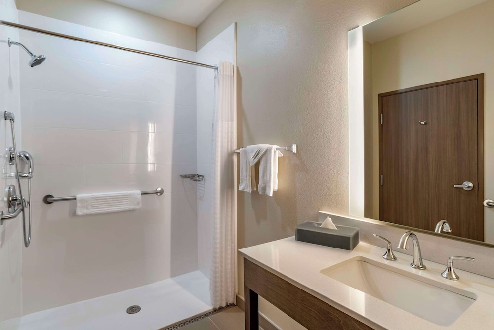 Comfort Inn and Suites Downtown near University 27/29