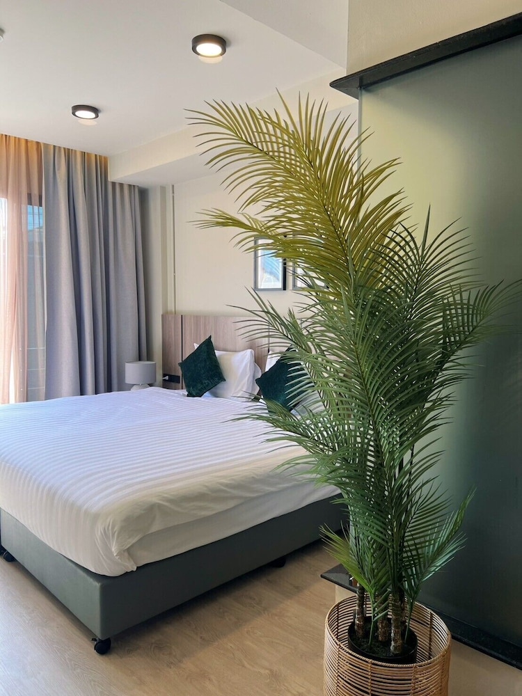 The Old Phuket Karon Beach Resort 36/85